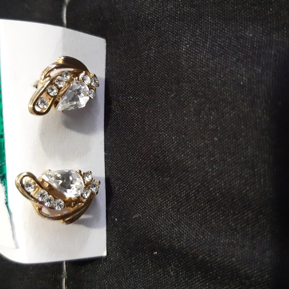 Beautiful earrings - Picture 2 of 2